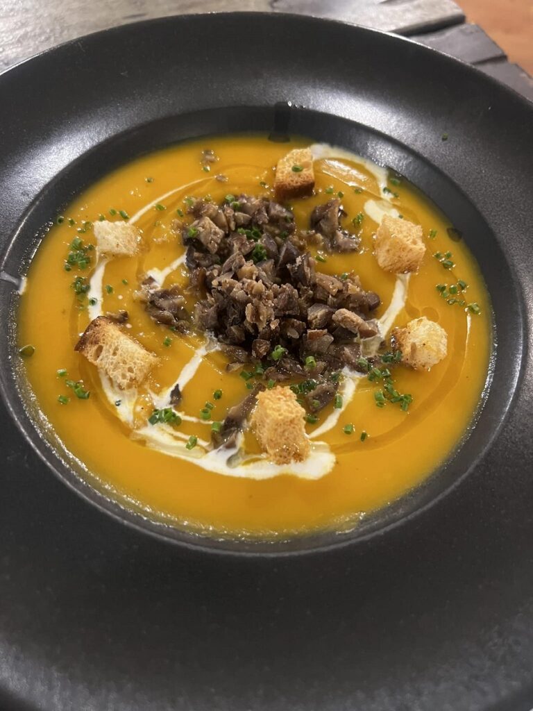 Veloute_Kitrinis_Kolokithas_Ladi_Troufas_Tzintzer_Kastano_Cheiropoiito_Krouton