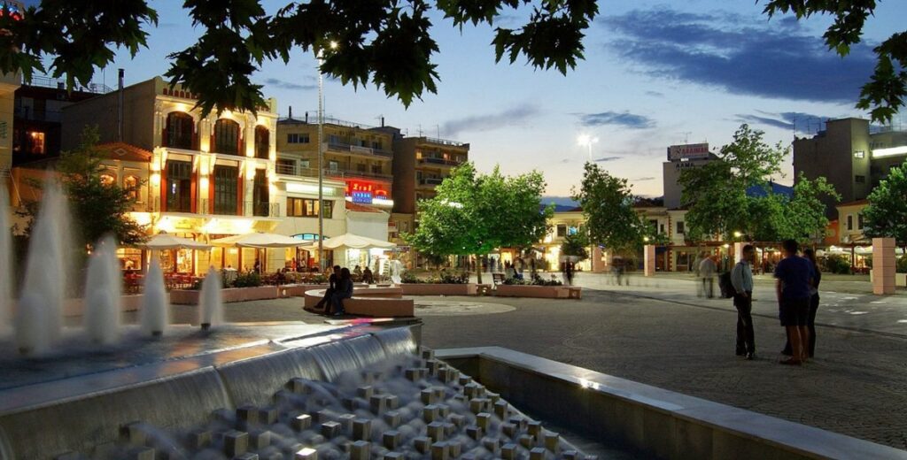 KOMOTINI_KENTRIKH_PLATEIA_EIRHNHS_NOMOS_RODOPHS_THRAKH