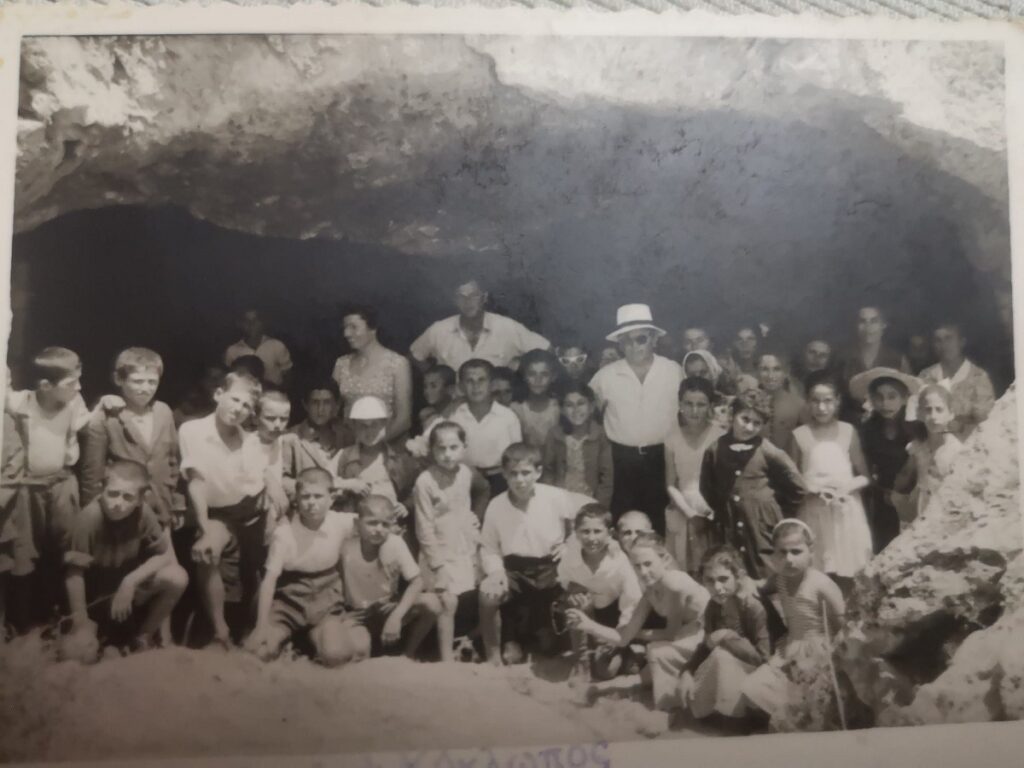 THRYLORIO_KOMOTHNHS_DHMOTIKO_SCHOLEIO_1952_1953_EPISKEPSI_STH_MARONEIA_RODOPHS