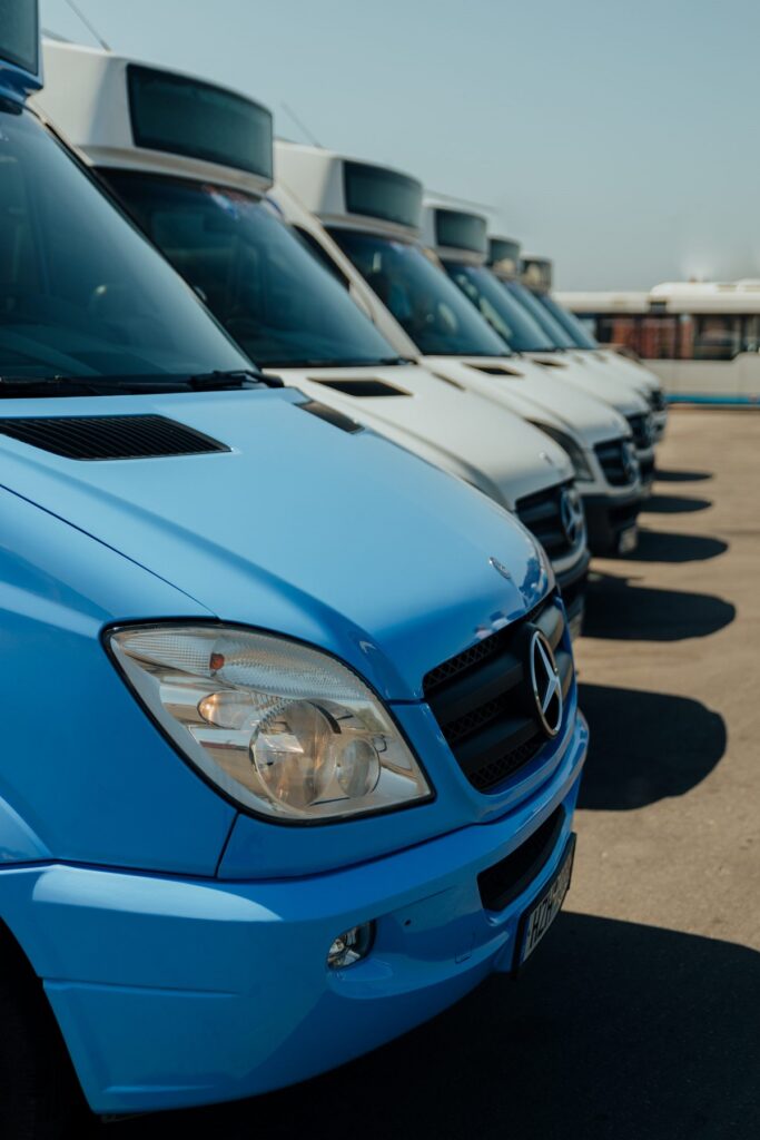 ASTIKO_KTEL_IRAKLEIOU_SA_MINIBUS_STO_PARKINGK
