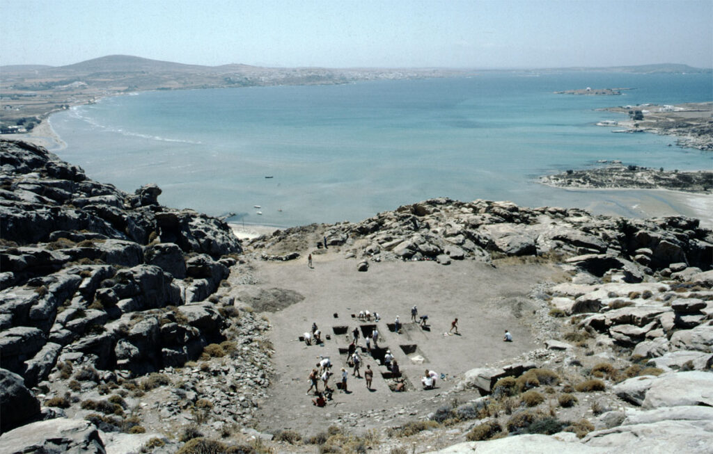 MYKINAIKI_AKROPOLI_TON_KOUKOUNARION_PAROS_ANASKAFI_STO_KATO_PLATOMA