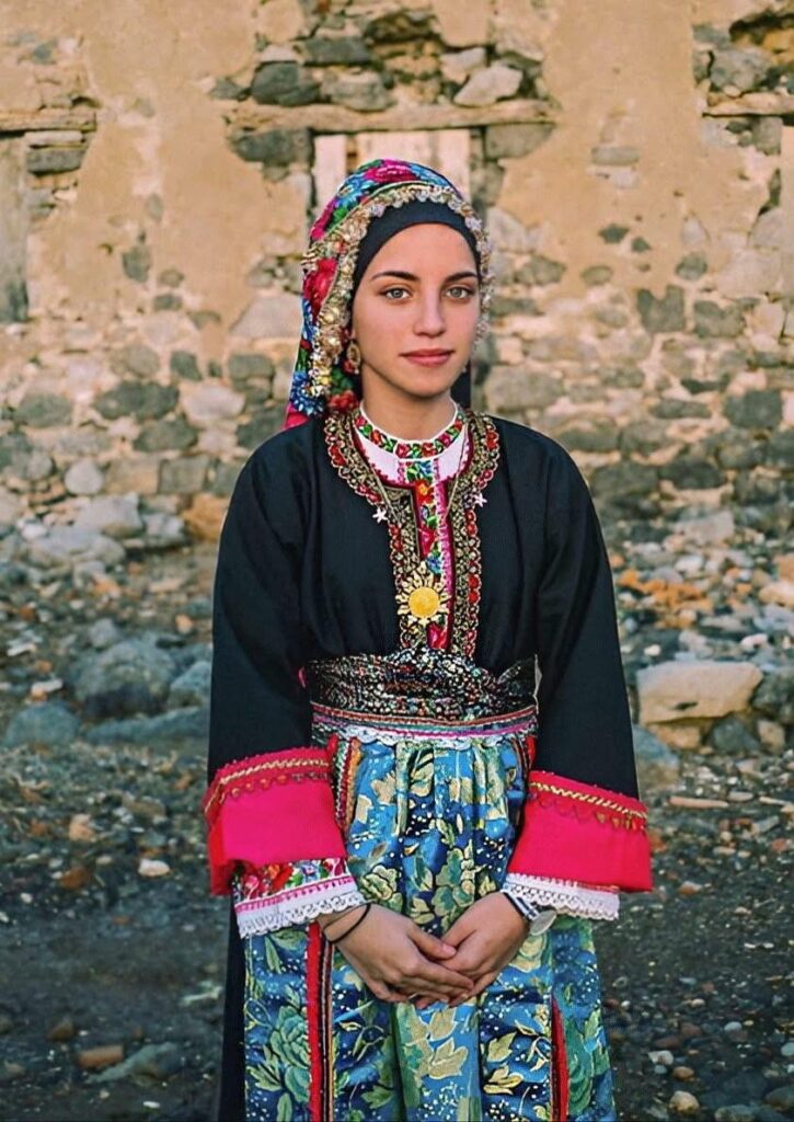 OLYMPOS_KARPATHOU_GYNAIKEIA_LAIKI_FORESIA_OLYMPOU